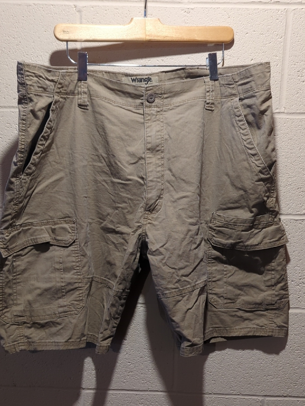 Wrangler Men's Olive/Tan Cargo Shorts